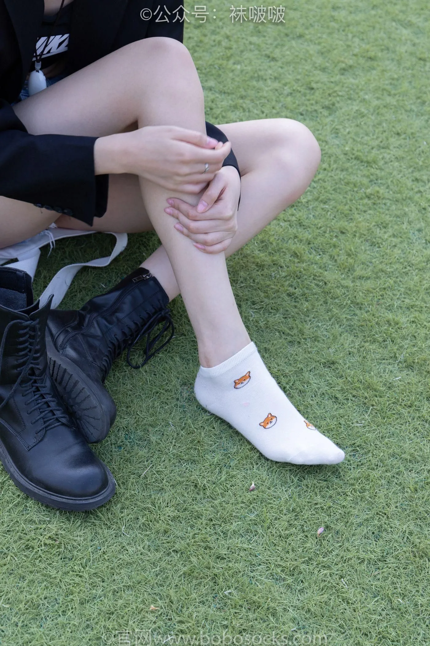 [BoBoSocks袜啵啵]NO.010 小甜豆-马丁靴、白色短棉袜、裸足 [117P]插图9